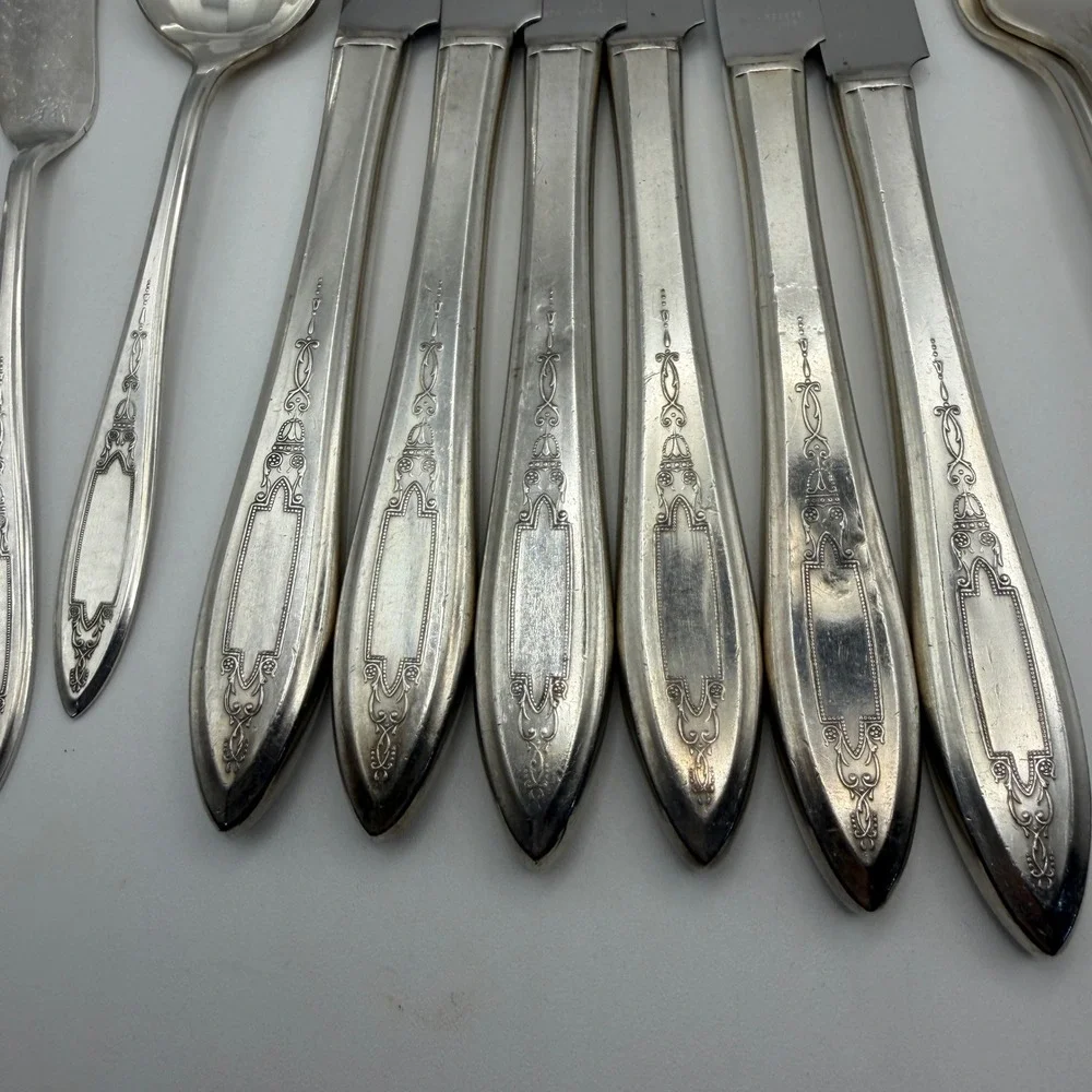 Wm. A. Rogers Oneida Debutante Flatware Set 26pc Silverplate Vintage Silver